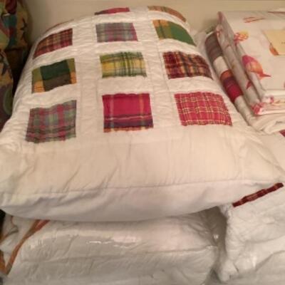 U/ - 1232. Matching Bedding, Sheet sets Full Size & Comforters Queen Size 