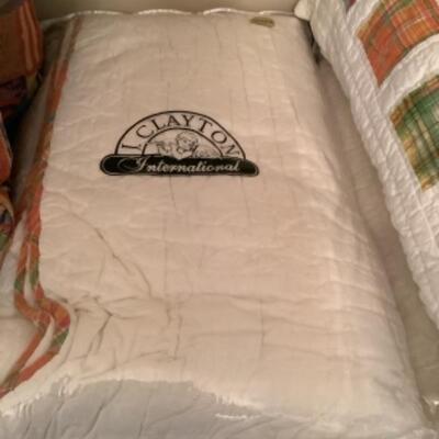 U/ - 1232. Matching Bedding, Sheet sets Full Size & Comforters Queen Size 