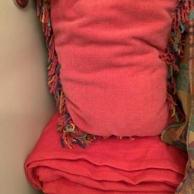 U/B - 1235  King Size Blanket with Designer Style Pillow 