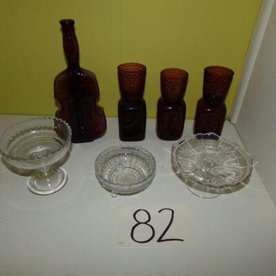 LOT 82  VINTAGE GLASS INCLUDING VIOLIN BOTTLE