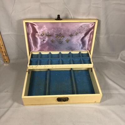 Lot 25 - Vintage Dresser Jewelry Box