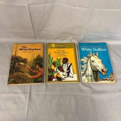 Lot 74 - (10) Juvenile Literature Softcover Books