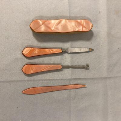 Lot 79 - Vintage Manicure Set