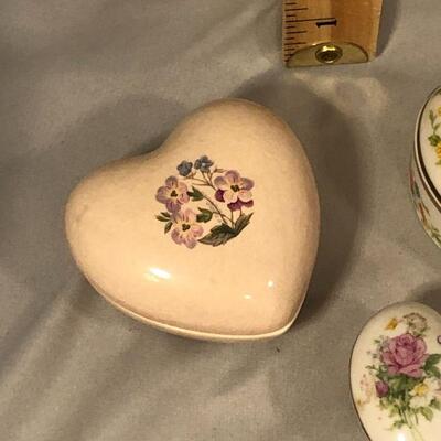 Lot 85 - (5) Heart Shaped Trinket Boxes