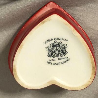 Lot 85 - (5) Heart Shaped Trinket Boxes
