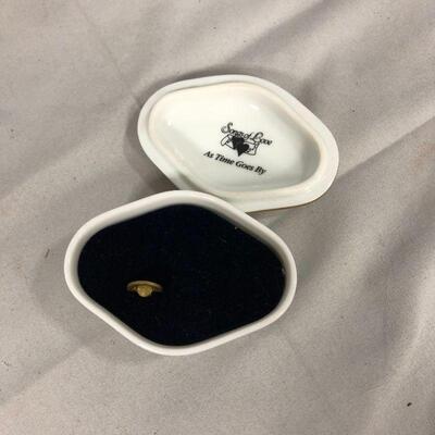 Lot 89 - (8) Trinket Boxes