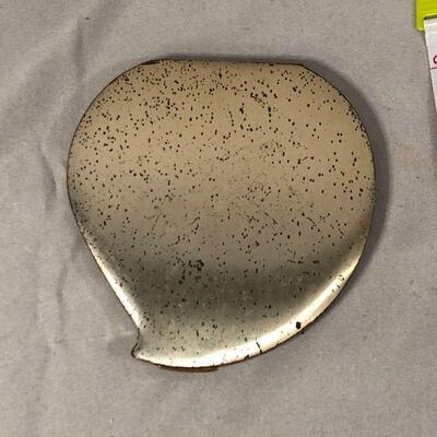 Lot 96 - Vintage Elgin American Compact