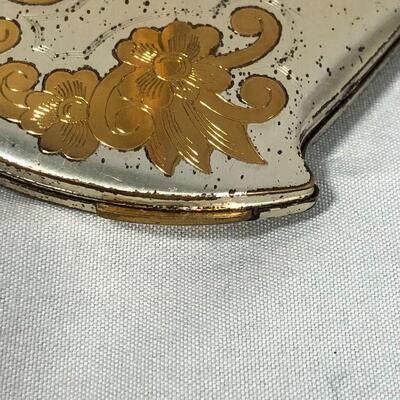 Lot 96 - Vintage Elgin American Compact