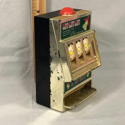 Lot 99 - Small Slot Machine