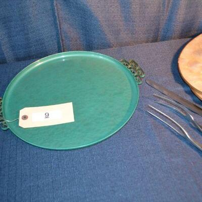 LOT 9. Vintage tray +4 placemats