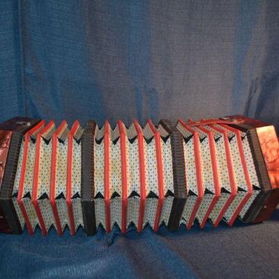 LOT 55 vintage accordion 