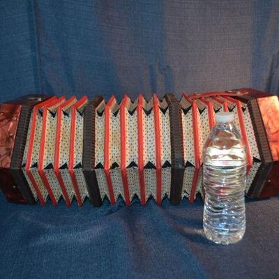 LOT 55 vintage accordion 