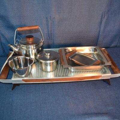 LOT 6 Vintage pots, pan and warming tray