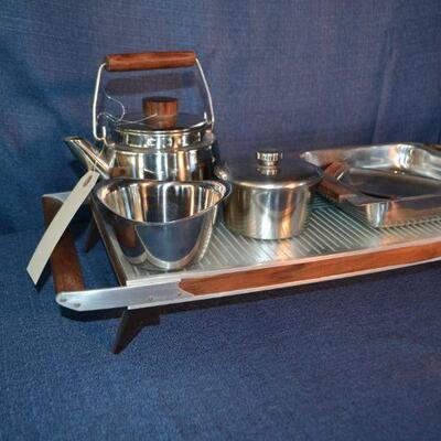 LOT 6 Vintage pots, pan and warming tray
