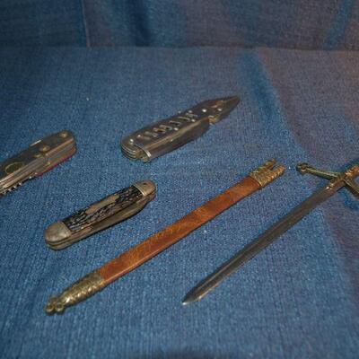 LOT 71 pocket knives and letter opener