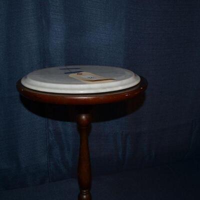 LOT 83 Side table with white marble top