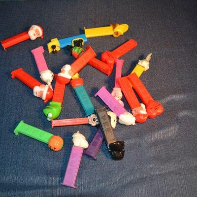 LOT 37  Collection of miscellaneous Pez dispensers