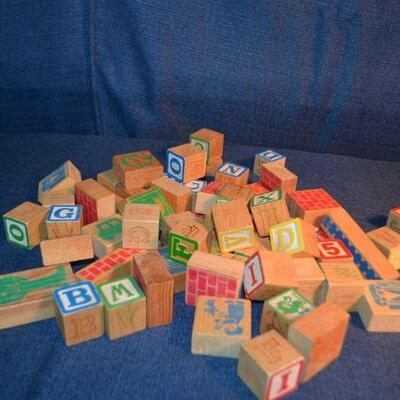 LOT 36 Vintage toy wood blocks
