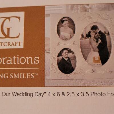 Lot 75: New Wedding Day Album + New HALLMARK Magic Prints Frame 