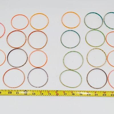 VINTAGE PLASTIC BANGLE BRACELETS 