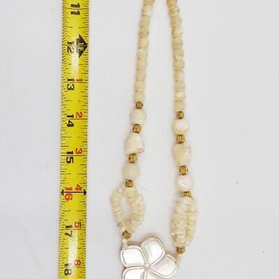 BEAUTIFUL MOTHER OF PEARL DECORATIVE NECKLACE 