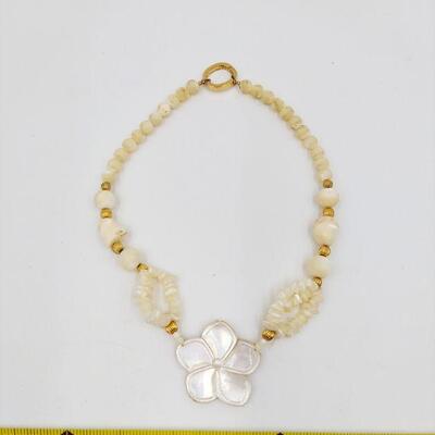 BEAUTIFUL MOTHER OF PEARL DECORATIVE NECKLACE 