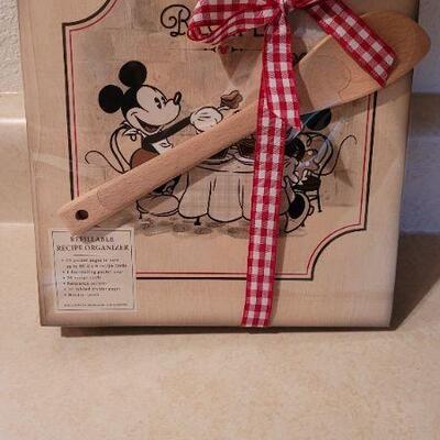 Lot 97: New Hallmark DISNEY Mickey Mouse Recipe Organizer