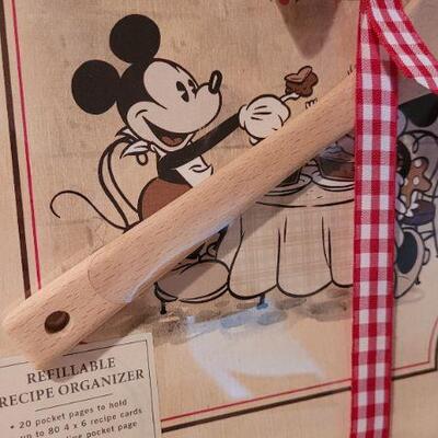 Lot 97: New Hallmark DISNEY Mickey Mouse Recipe Organizer
