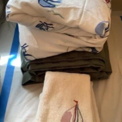 U/B - 1242  Queen Size Sheet Set ( Eddie Bauer & The Company Store  ) 