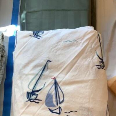 U/B - 1242  Queen Size Sheet Set ( Eddie Bauer & The Company Store  ) 