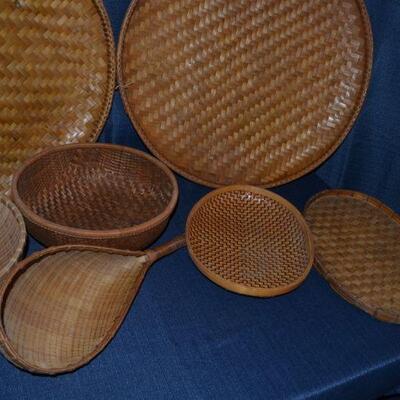 LOT 148 Collection of baskets and woven items