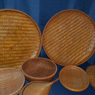 LOT 148 Collection of baskets and woven items