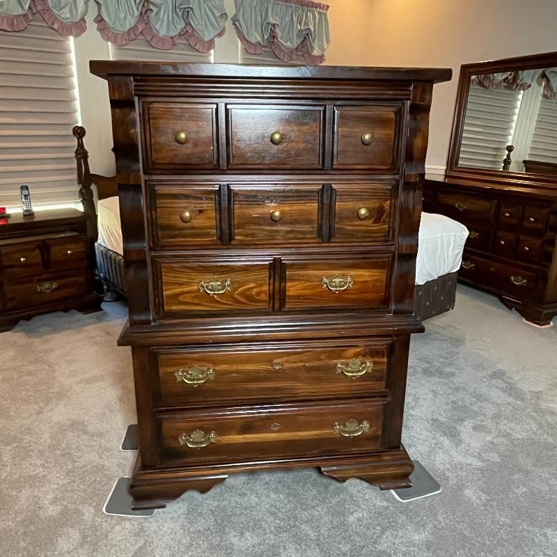 Vintage Commemorative BROYHILL 5 Piece Queen Bedroom Suite