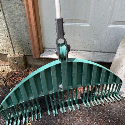 Lot 133 - Gardening Tools
