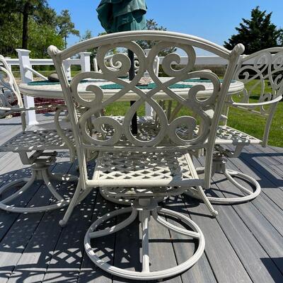Lot 155 - Patio Set