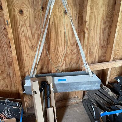 Lot 183 - Lift and Hand Pump