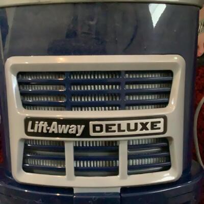 G - 1274. Shark Lift Away Deluxe Vacuum Cleaner 