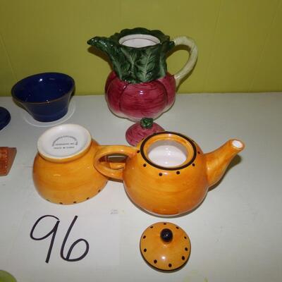 LOT 96  COLLECTIBLE TEAPOTS. 
