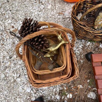 Lot 202 - Gardening and Decor