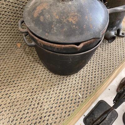 Lot 207 - Antique Press and Bottle Corkers