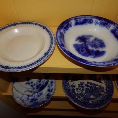 LOT  78  BLUE WILLOW DISHWARE