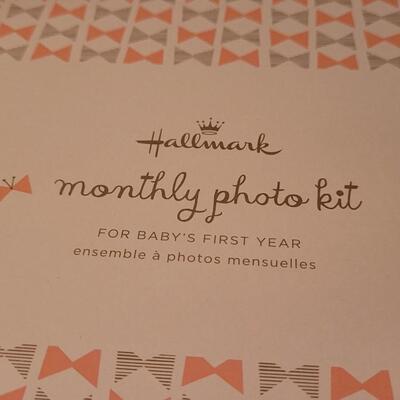 Lot 118: New HALLMARK Monthly Photo Kit WATCH ME GROW