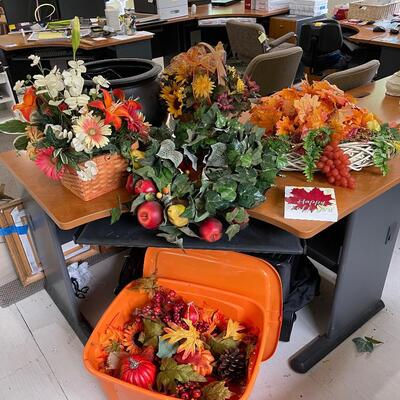 Lot 215 - Fall Decor