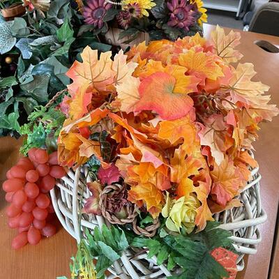 Lot 215 - Fall Decor
