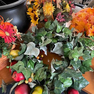 Lot 215 - Fall Decor