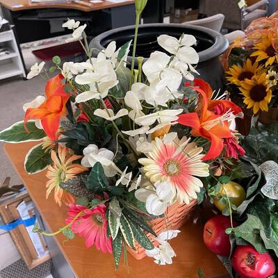 Lot 215 - Fall Decor
