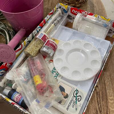 Lot 218 - Art Supplies