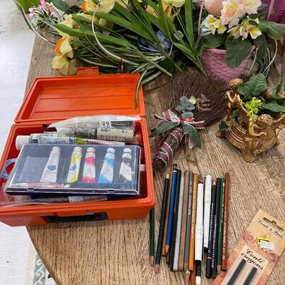 Lot 218 - Art Supplies