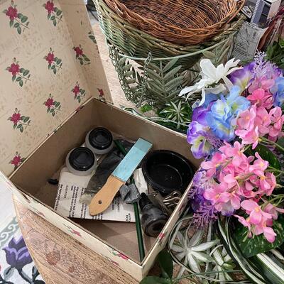 Lot 218 - Art Supplies