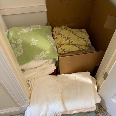 Lot 221 - Bedding